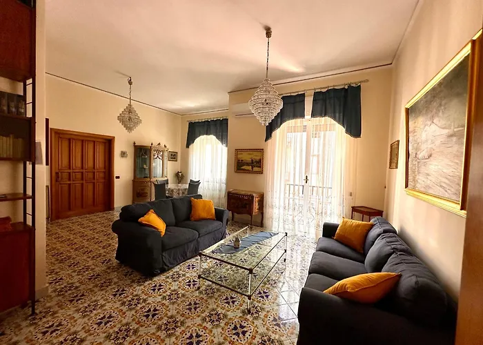 Maman Suite, city center near Molo Beverello