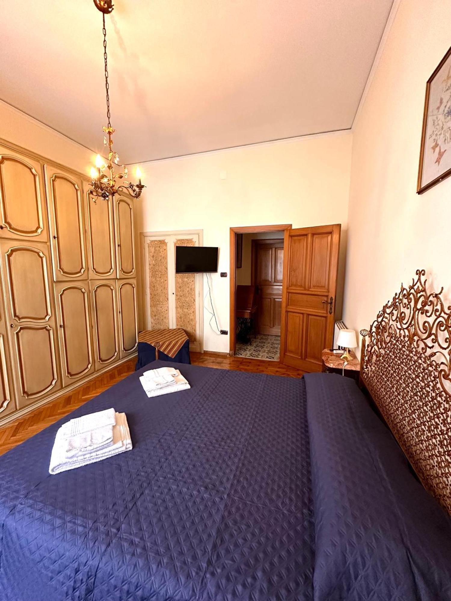 Casa vacanze Maman Suite, Center Near Molo Beverello