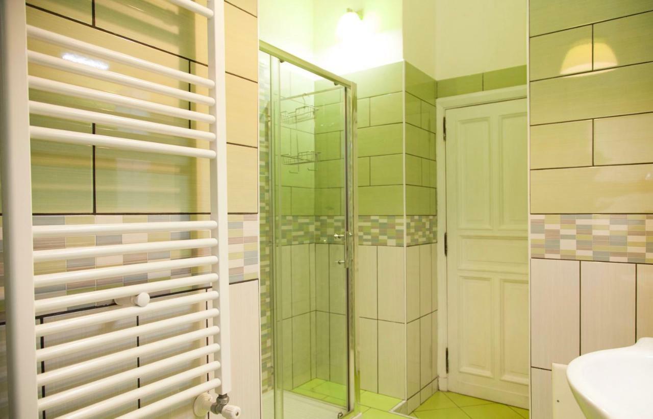 Casa vacanze Maman Suite, Center Near Molo Beverello Napoli
